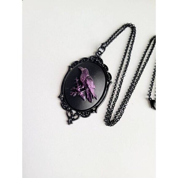 Xmas Purple Iridescent Raven Crow Gothic Rockabilly Cameo Black Necklace Pendant - Picture 3 of 6